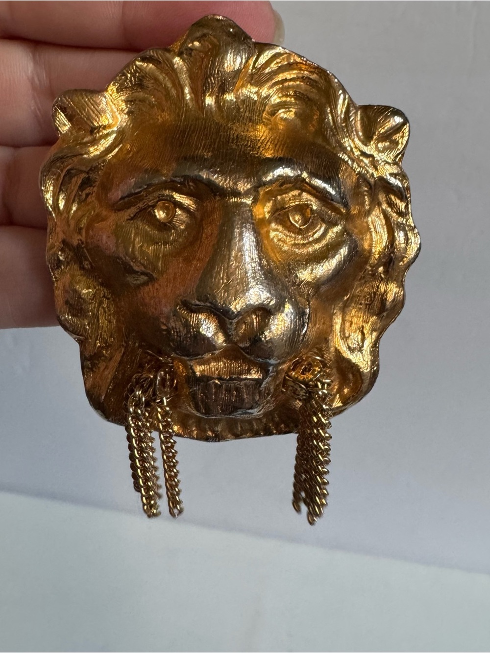 Vtg Gold Tone Lion Head Brooch Pendant Chain Whiskers Statement Baroque Revival - Picture 3 of 12